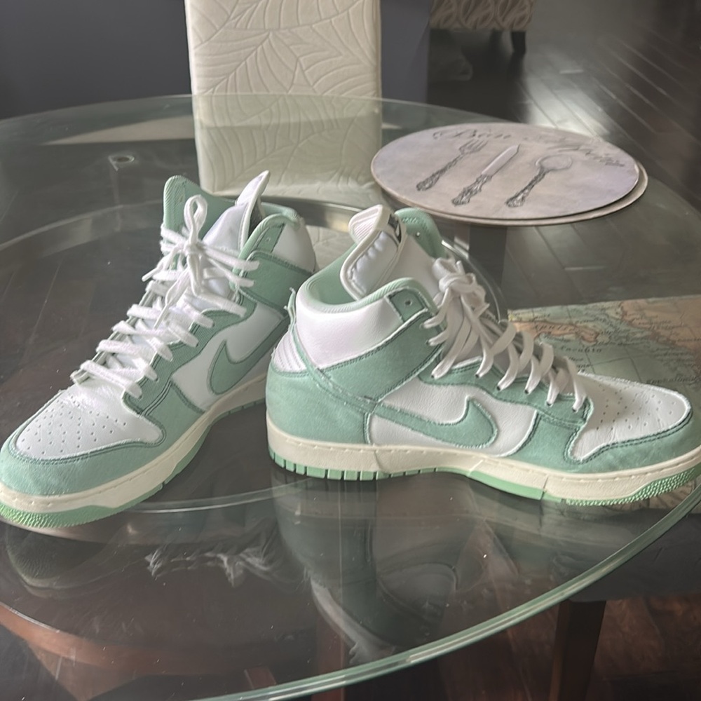 Nike High-Top Sneakers in Green and White - Picture 2 of 2